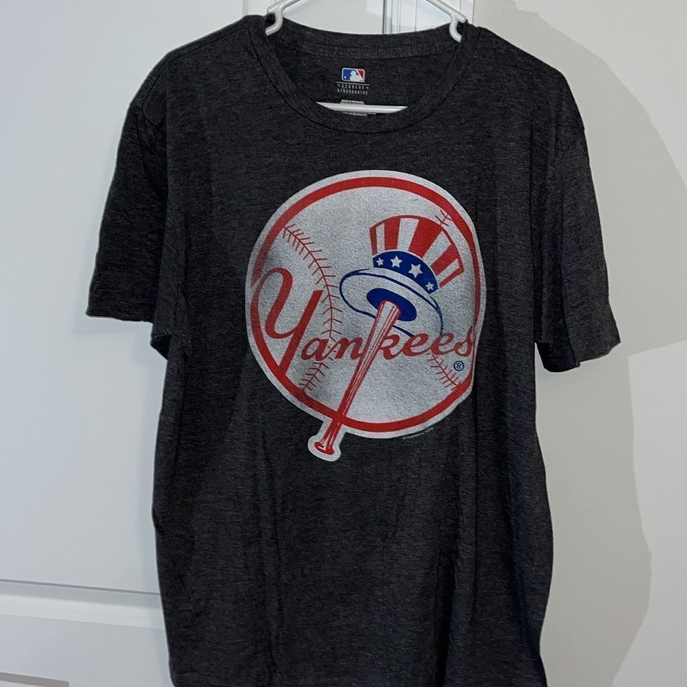 MLB Heather Gray Blue Athletic style New York Yankees baseball T Shirt big logo